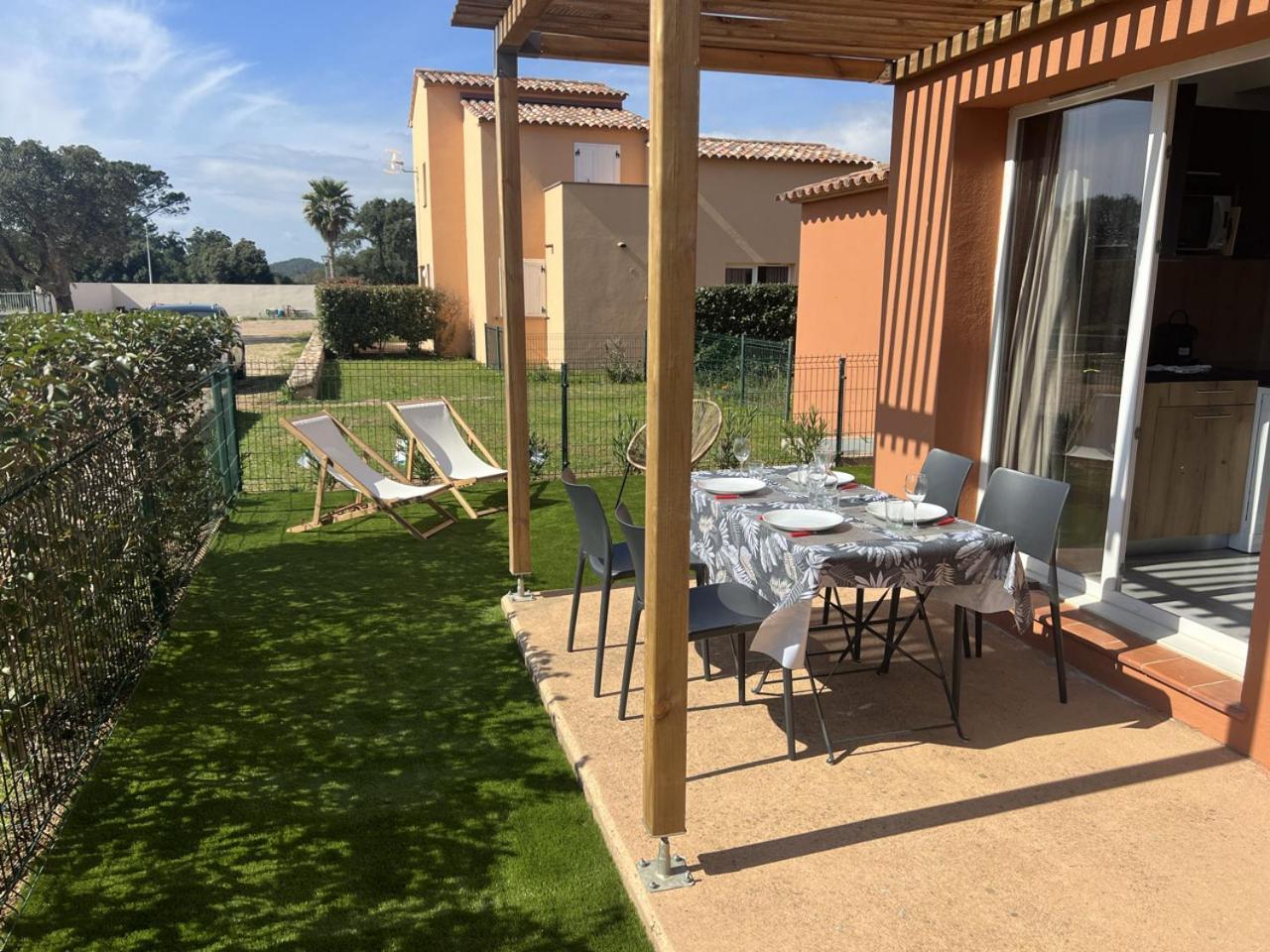 Residence Hoteliere Les Hameaux De Saint Cyprien Appartement 2 Chambres Lecci Eksteriør billede
